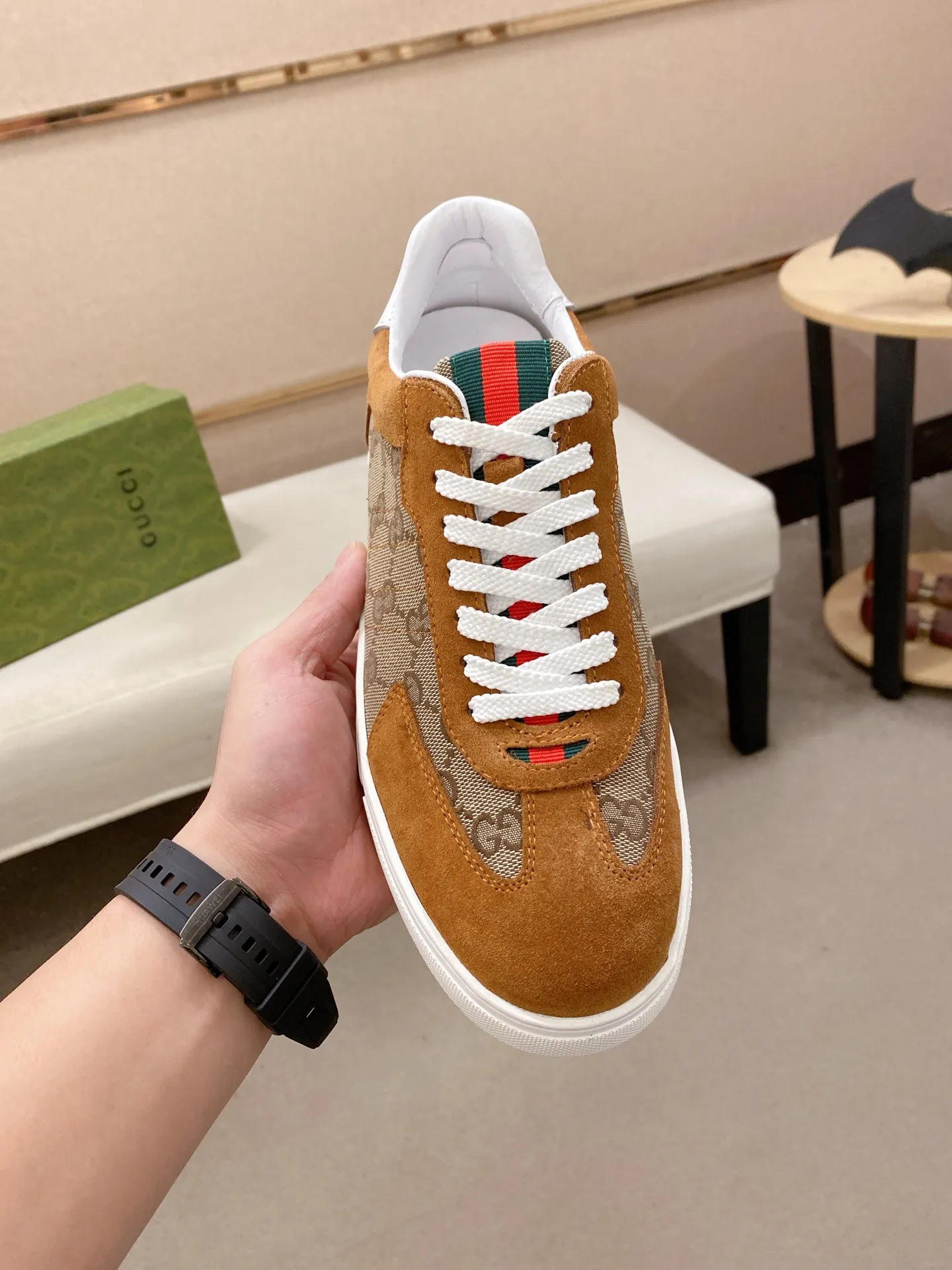 Factory price: 440💰 (GUCCI) The latest model from the official website 🎁🎁Casual and fashionable men's shoes👟, hot style 💥The version is simple and elegant, exclusive for trendy men. Unique official website latest brand elements 👑Gucci original decoration, fashionable and generous, the fabric is original cowhide ✅sheepskin lining, the official website specifies wear-resistant casual outsole, the classic model is taken in kind at the counter🎬38-44 (45 is not returned or exchanged)